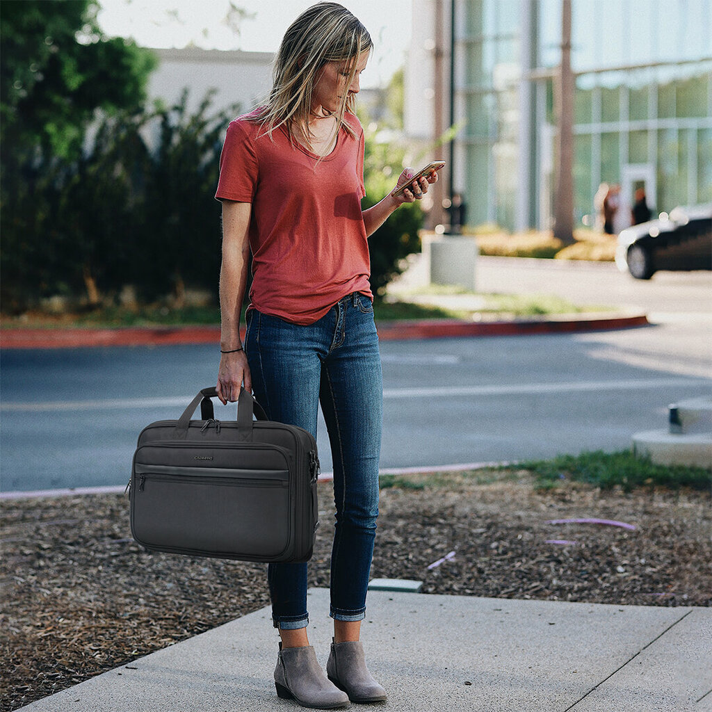 Bags and suitcases store Al Khayam Exhibition, Dubai, photo