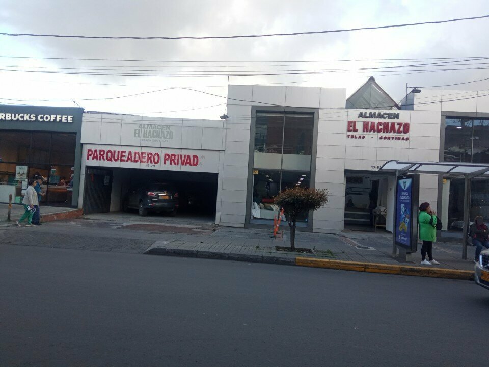 Curtains, curtain rods Almacén El Hachazo, Bogota, photo