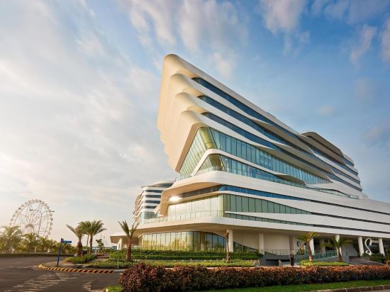 Фото Conrad Manila