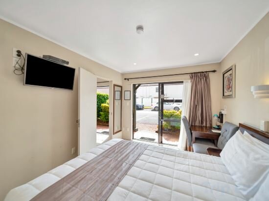 Фото Tudor Court Motor Lodge