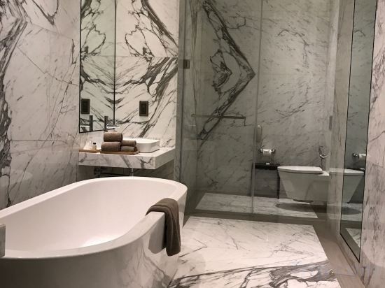 Фото Roseate House