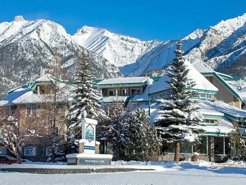 Внешний вид отеля Pocaterra Inn and Waterslide в Канморе, фото 2