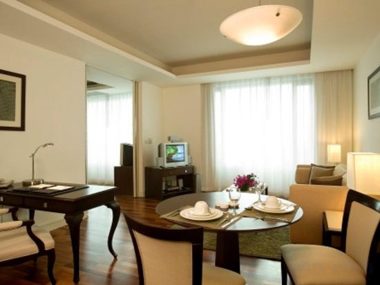 Фото The Duchess Hotel and Residences