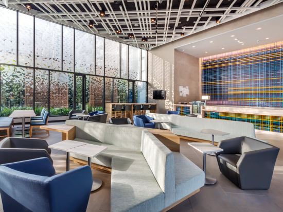 Фото Holiday Inn Express Bangkok Soi Soonvijai