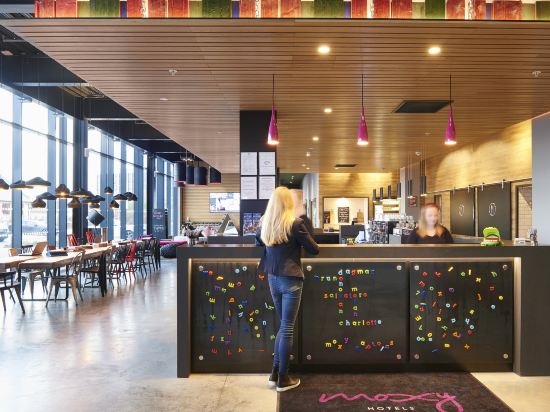 Фото Moxy Aberdeen Airport