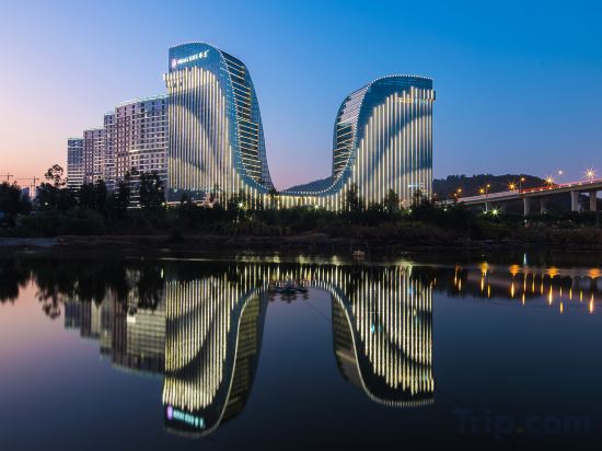 Фото Hualuxe Xiamen Haicang Harbour View, an Ihg Hotel