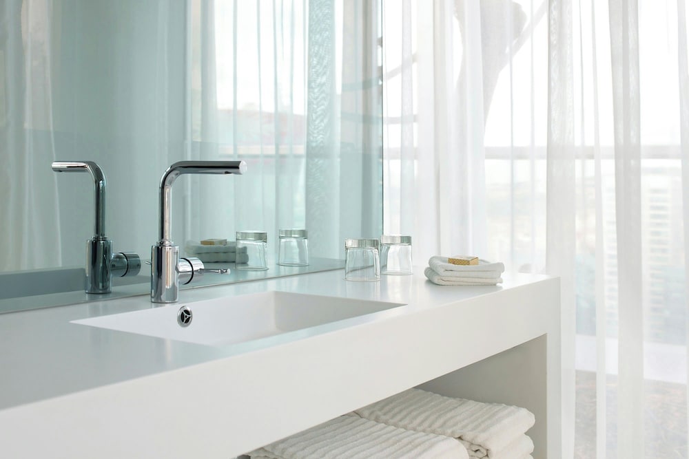 Фото Renaissance Barcelona Fira Hotel