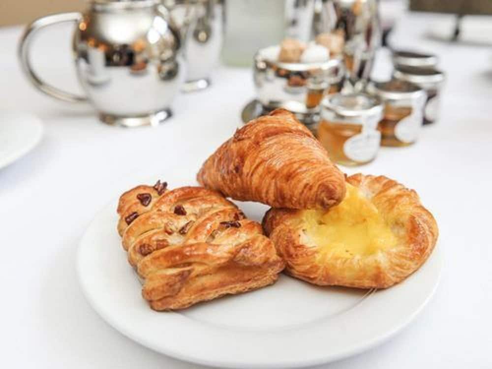 Фото The Spread Eagle Hotel