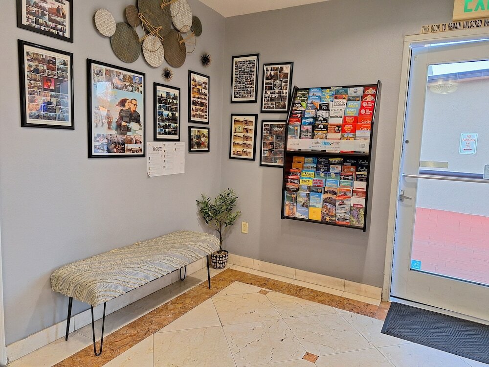 Фото Portofino Inn Burbank