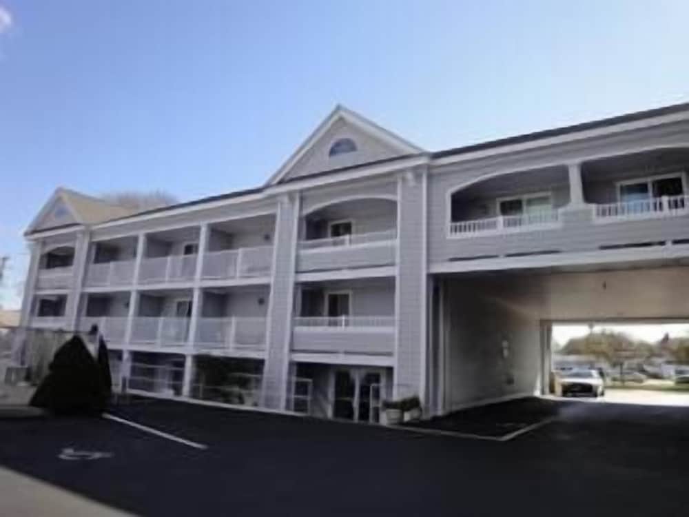 Фото Hyannis Travel Inn