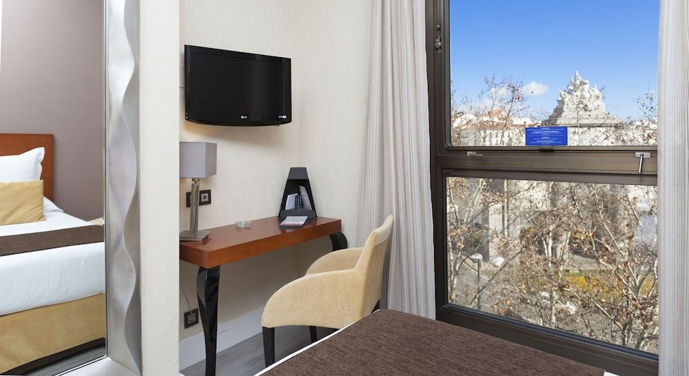 Фото Hotel Puerta de Toledo