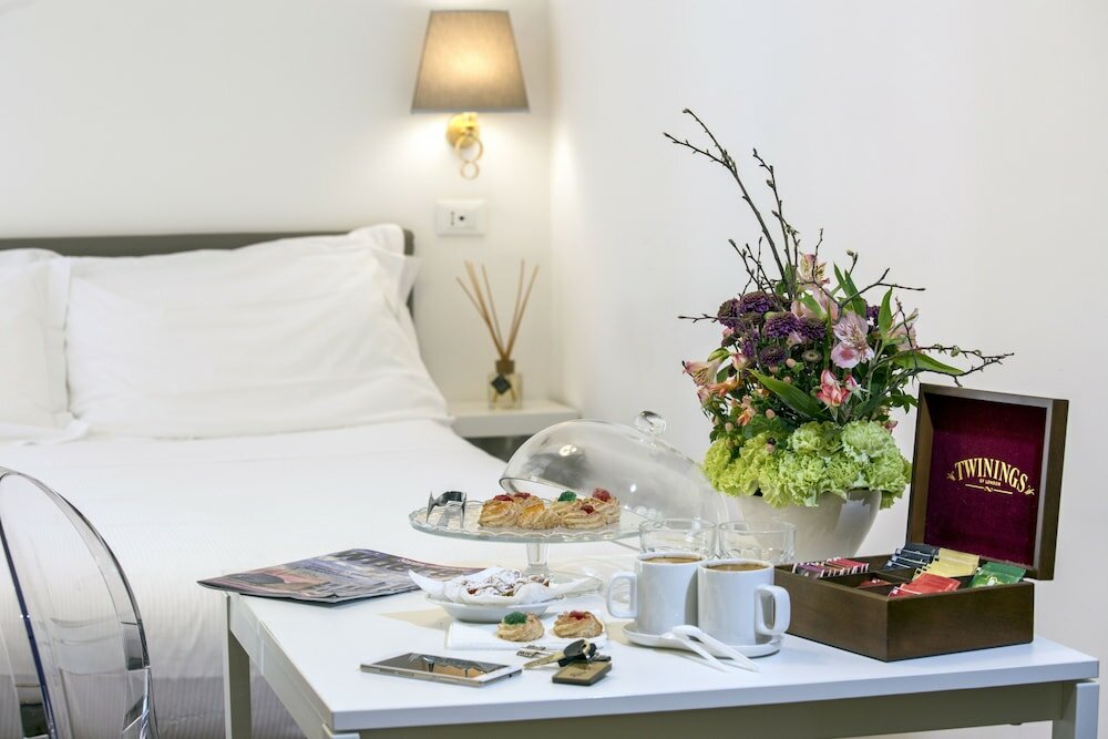 Фото Napoli Class Luxury Rooms & Suites