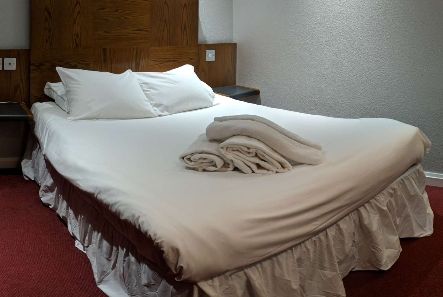 Фото Ramada by Wyndham Loughborough Hotel