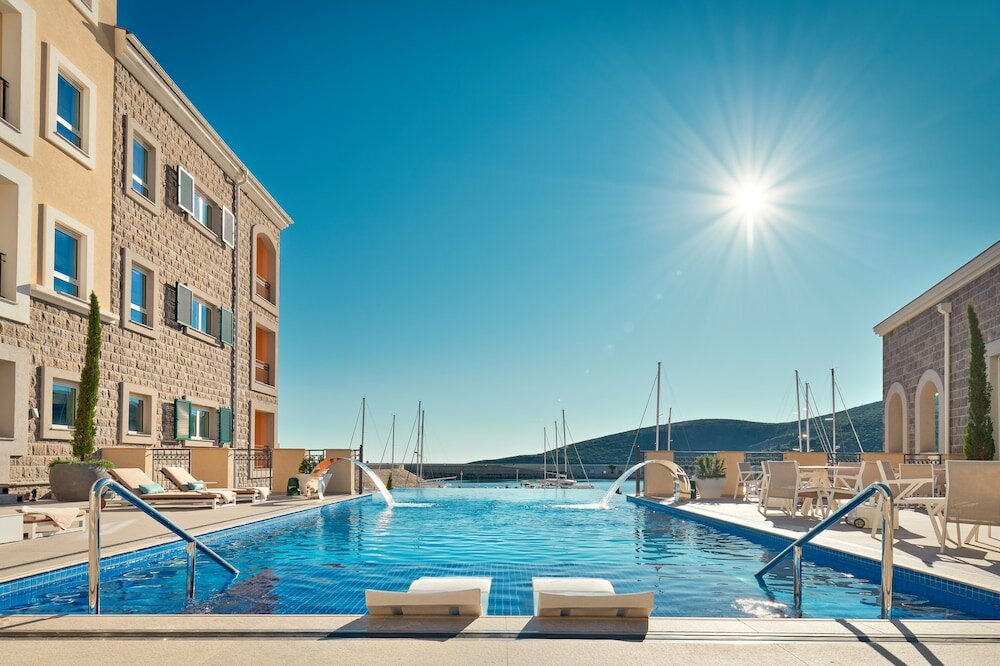 Фото The Chedi Lustica Bay