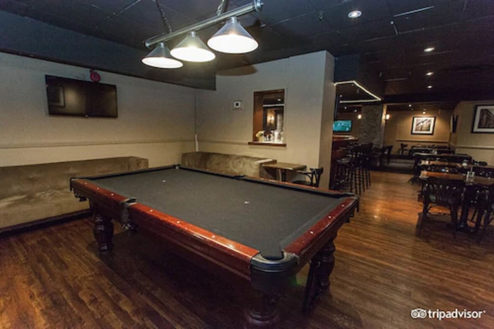 Фото Strathcona Hotel