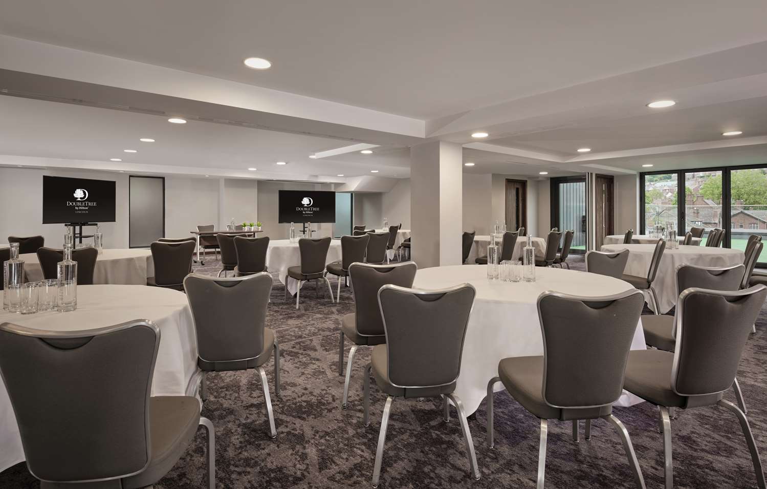 Фото DoubleTree by Hilton Hotel Lincoln