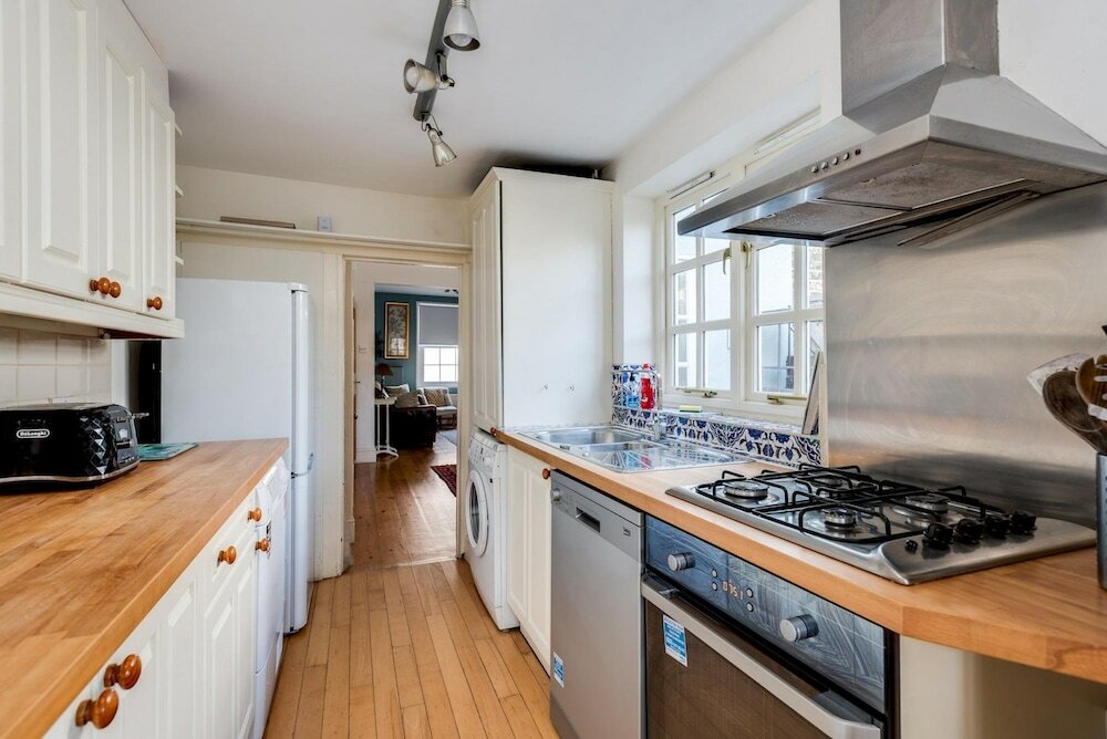 Фото Cosy Bookbinder House in Jericho Oxford