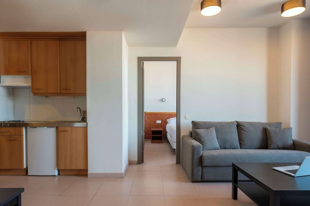 Фото Apartamentos Hesperia Barcelona Sant Joan