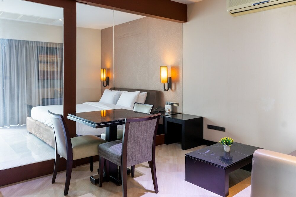 Фото Sukhothai Hotel and Residence