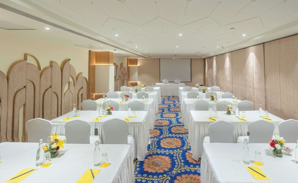Фото Golden Tulip Jaipur