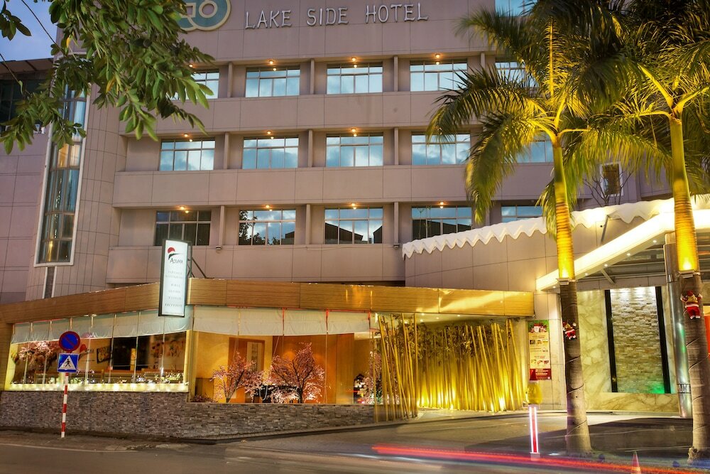 Фото Lake Side Hotel