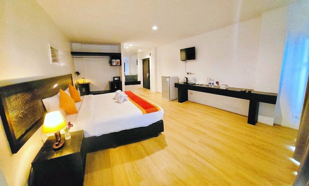 Фото RedDoorz I Talay Resort