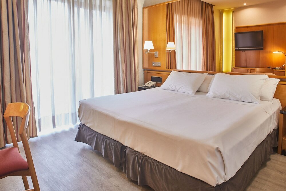 Фото Hotel Silken Rona Dalba