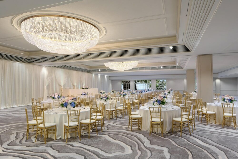 Фото Hyatt Regency Waikiki Beach Resort & SPA