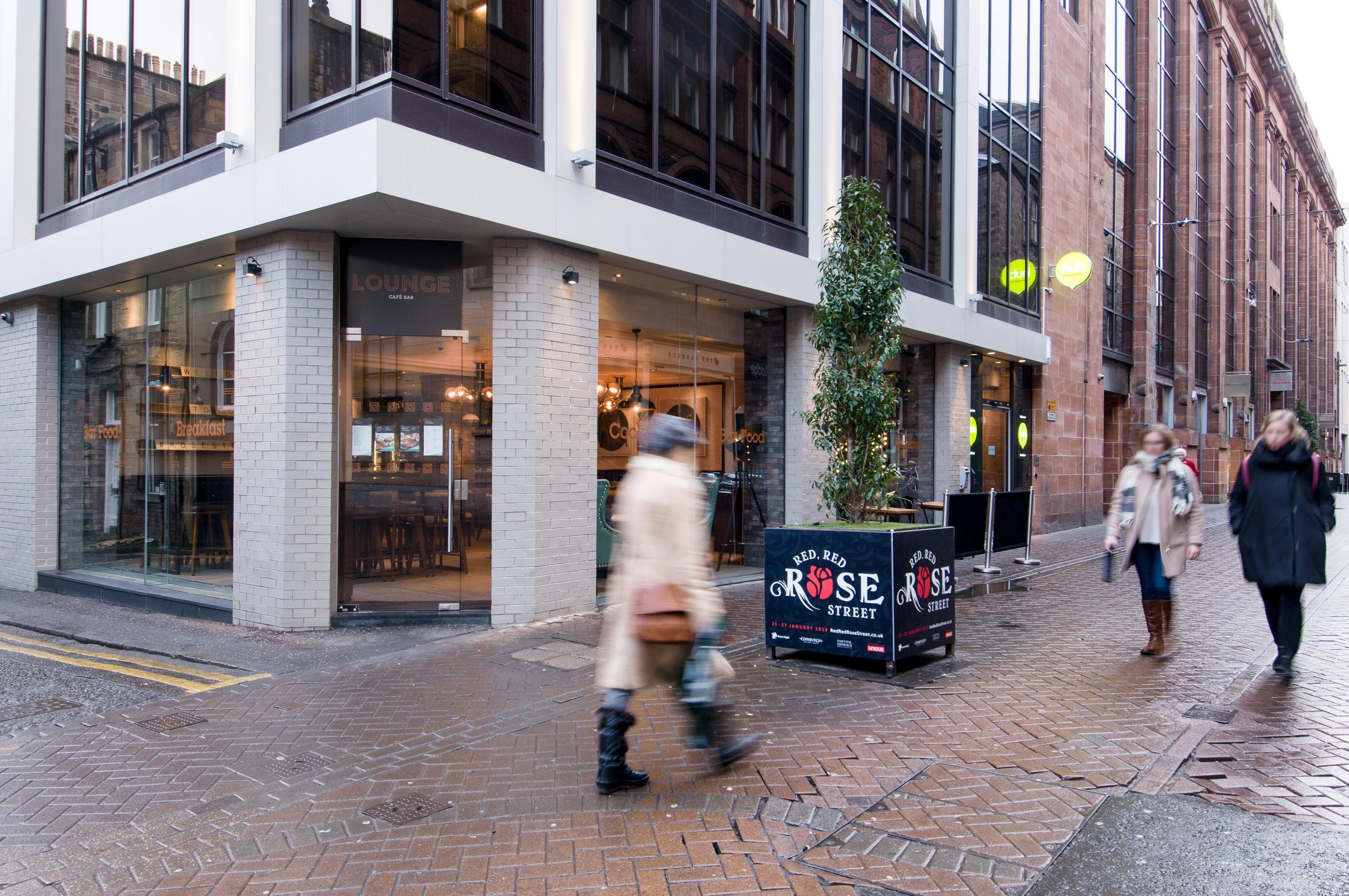 Фото Hub by Premier Inn Edinburgh City Centre