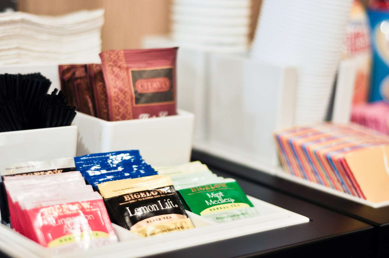 Фото Hampton Inn & Suites Louisville East