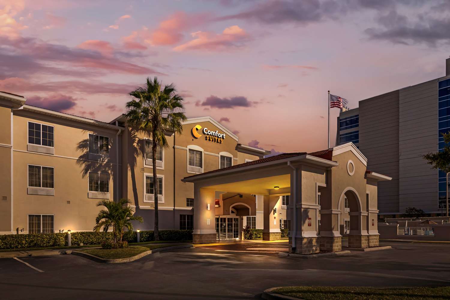 Фото Comfort Suites Downtown