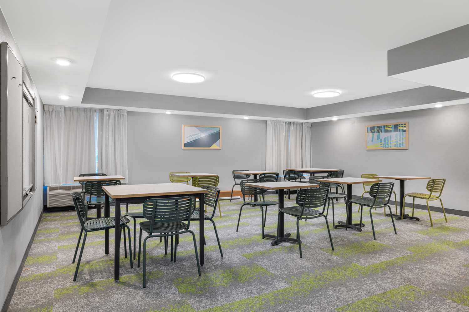 Фото Wingate by Wyndham Colorado Springs