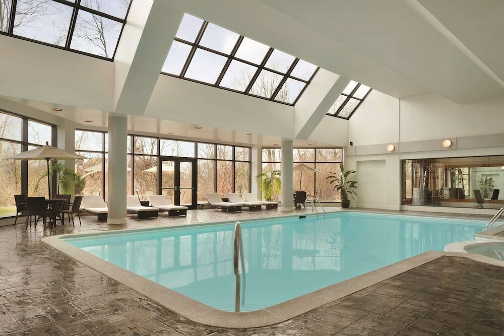 Фото Hilton East Brunswick Hotel & Executive Meeting Center