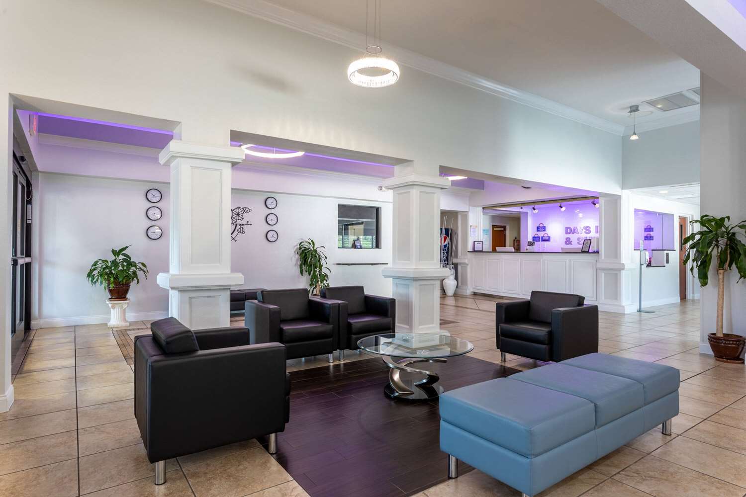 Фото Days Inn & Suites by Wyndham Lakeland