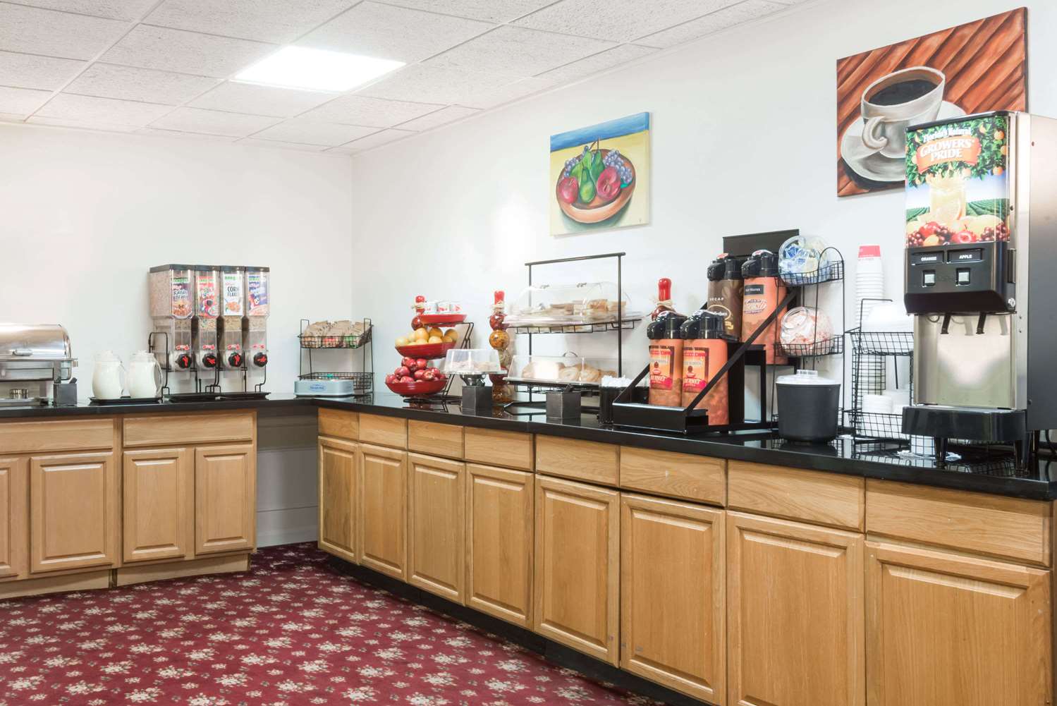 Фото Ramada by Wyndham Groton