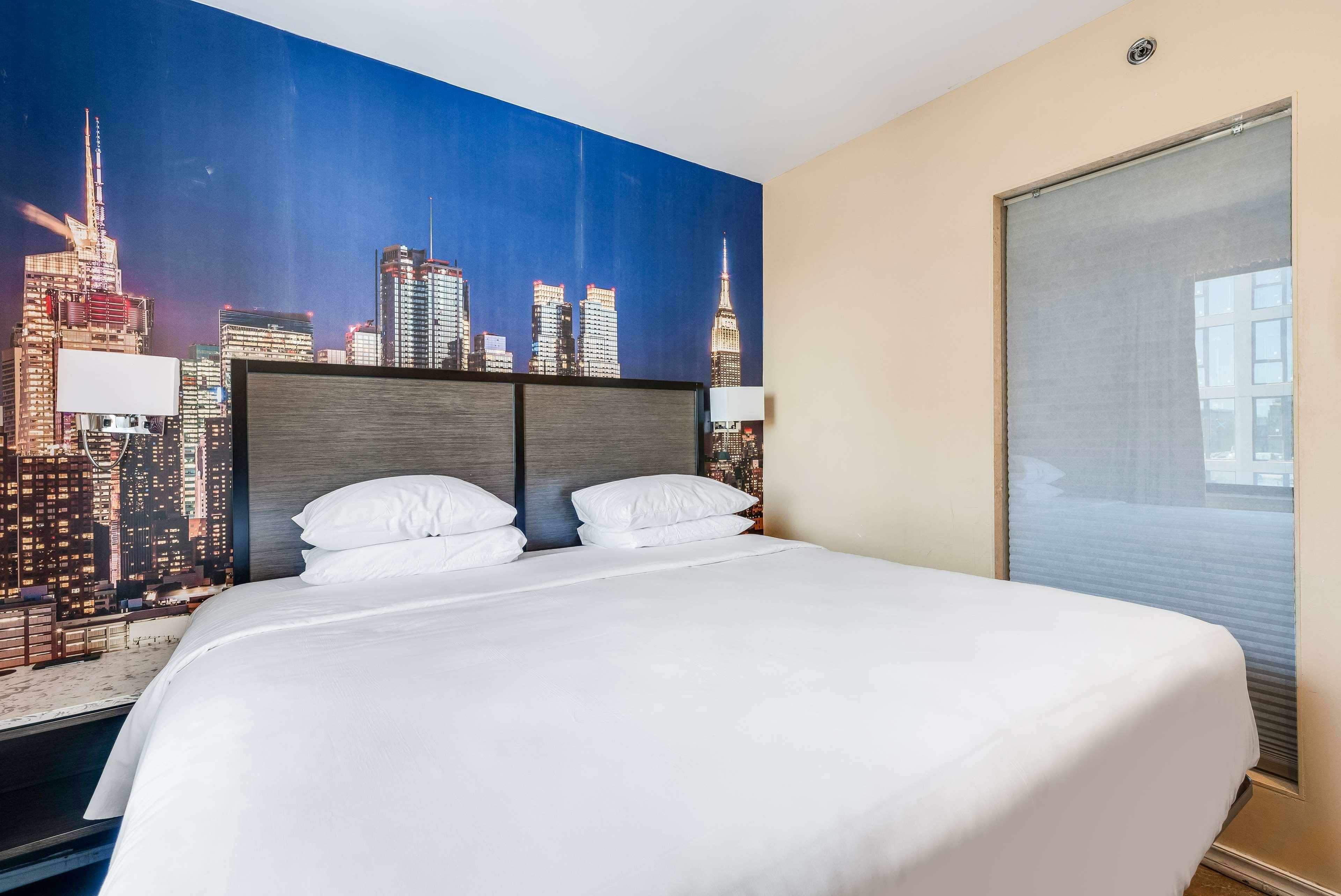 Фото Knights Inn Brooklyn Sunset Park