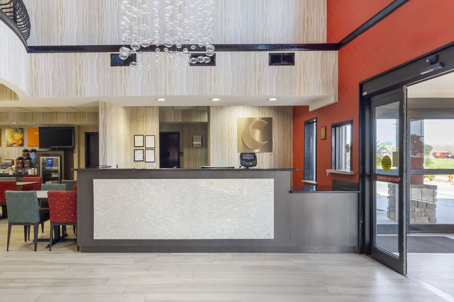 Фото Comfort Suites Fairgrounds West