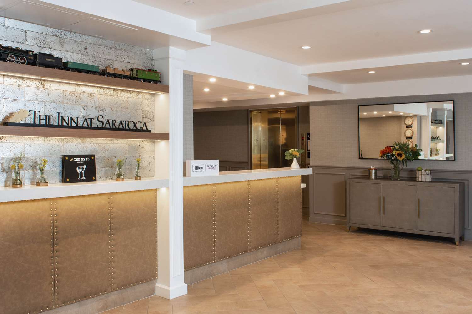 Фото The Inn at Saratoga, Tapestry Collection by Hilton