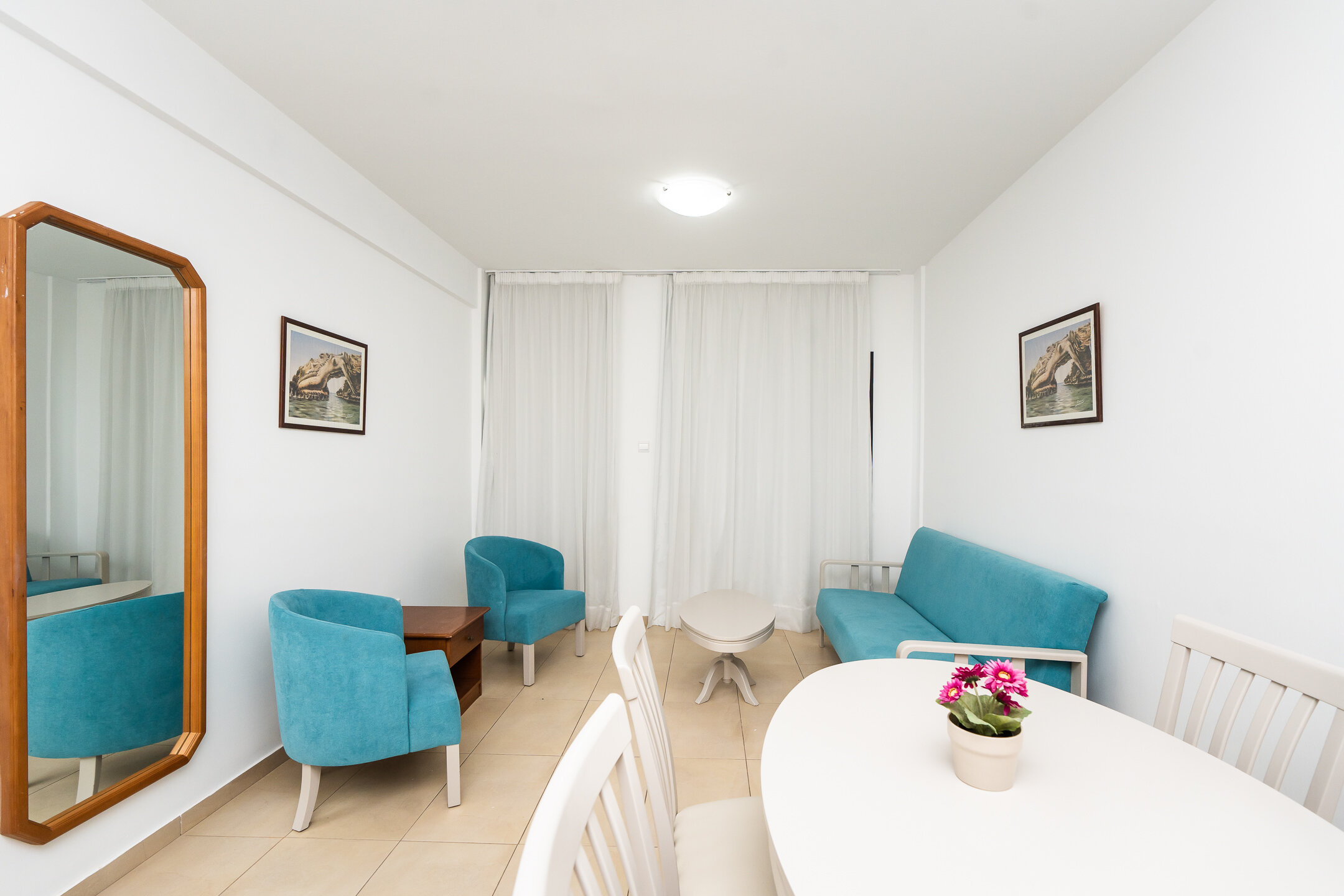 Фото Flora Hotel Apartments