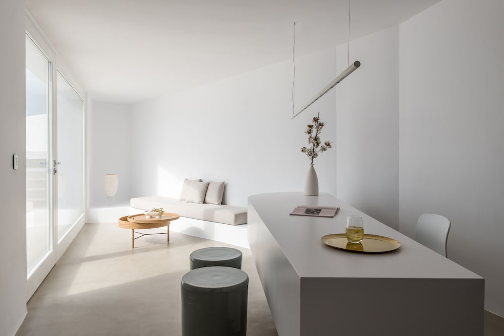 Фото The Saint Hotel