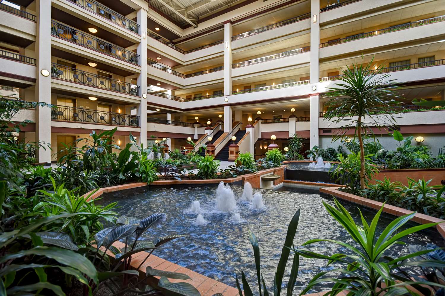 Фото Embassy Suites by Hilton Lexington/UK Coldstream