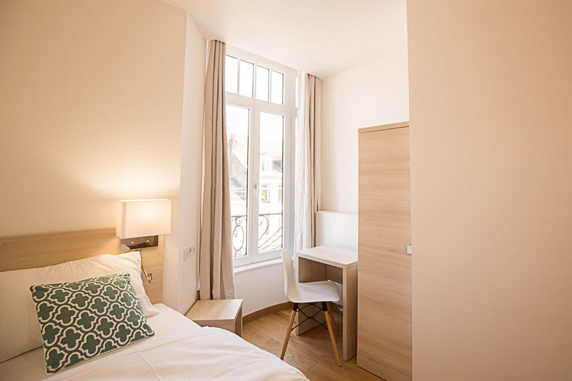 Фото Hotel Ambassadeur