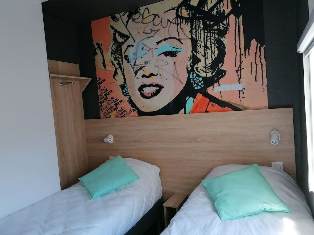 Фото Hotel Kyriad Direct Martigues