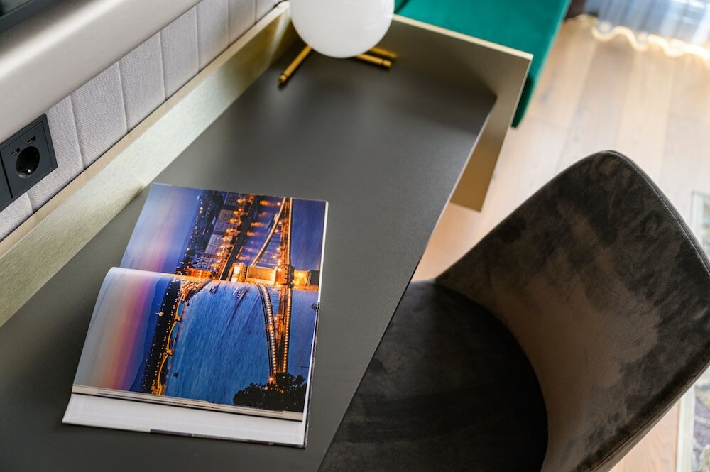 Фото Emerald Hotel & Suites 