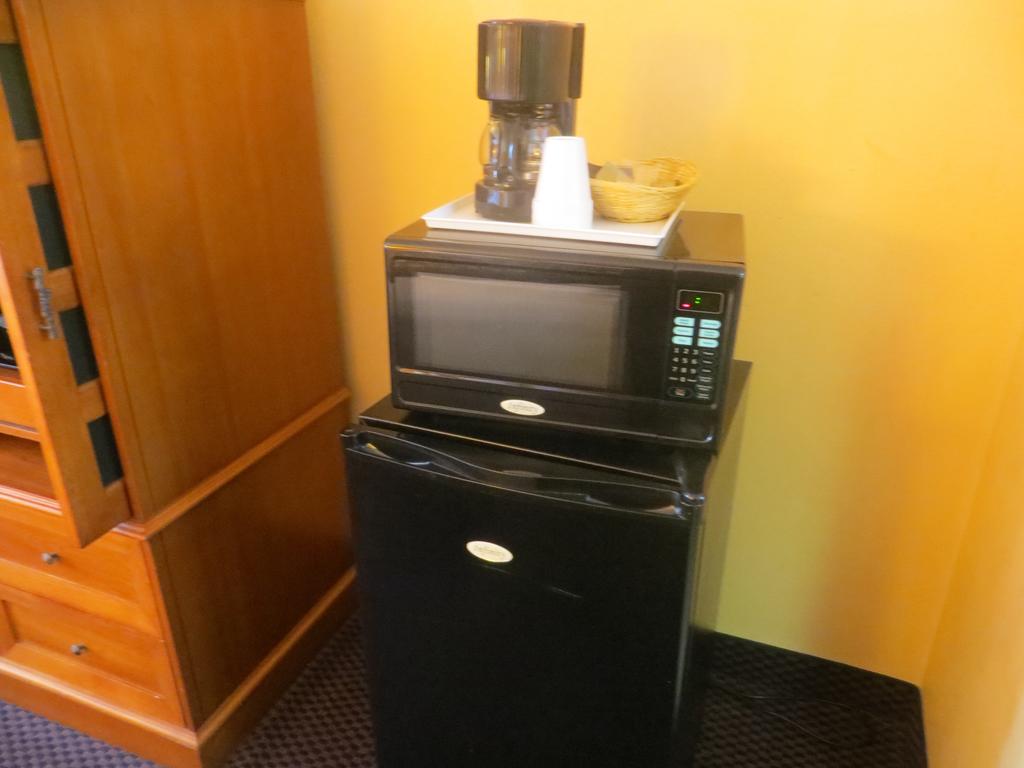 Фото Americas Best Value Inn Austin University