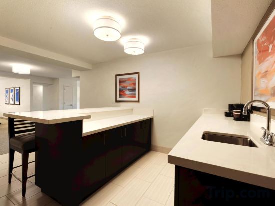 Фото Embassy Suites by Hilton Milwaukee Brookfield