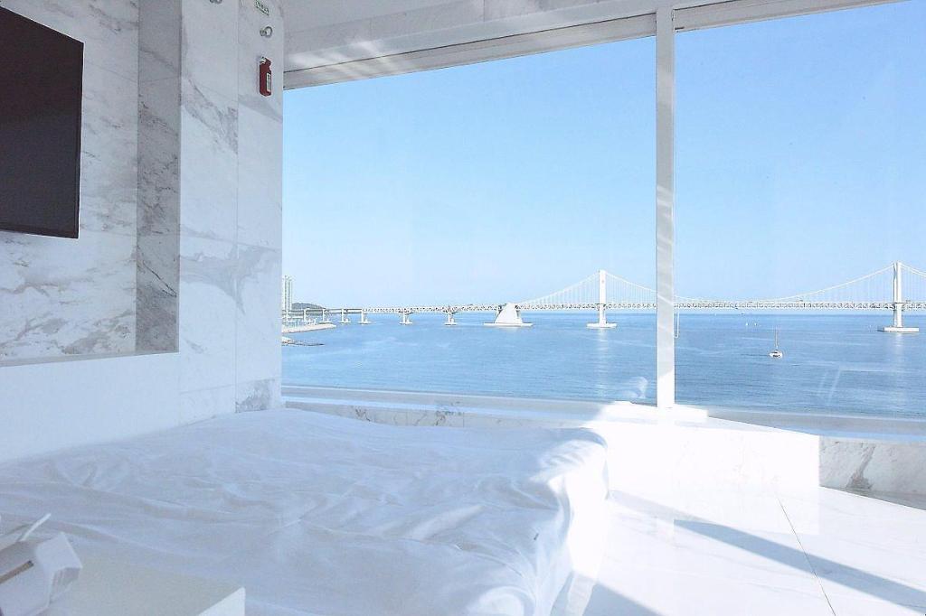 Фото Gwanganli Hotel 1