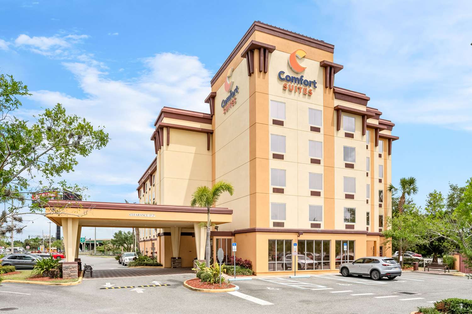 Фото Comfort Suites Orlando Airport