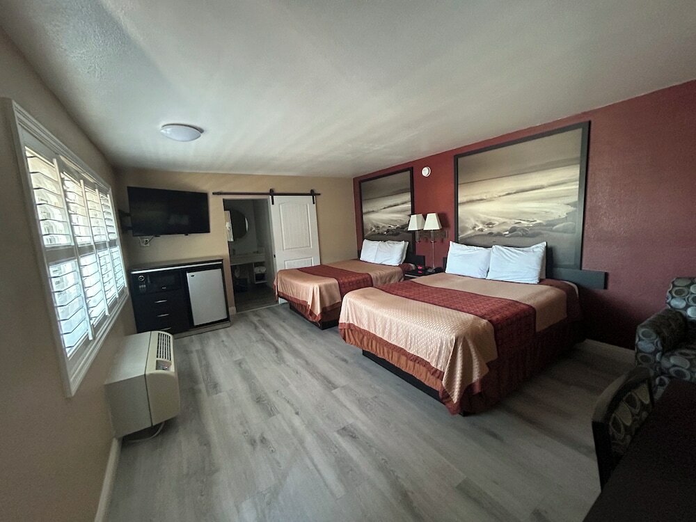 Фото Super 8 by Wyndham Pasadena/LA Area