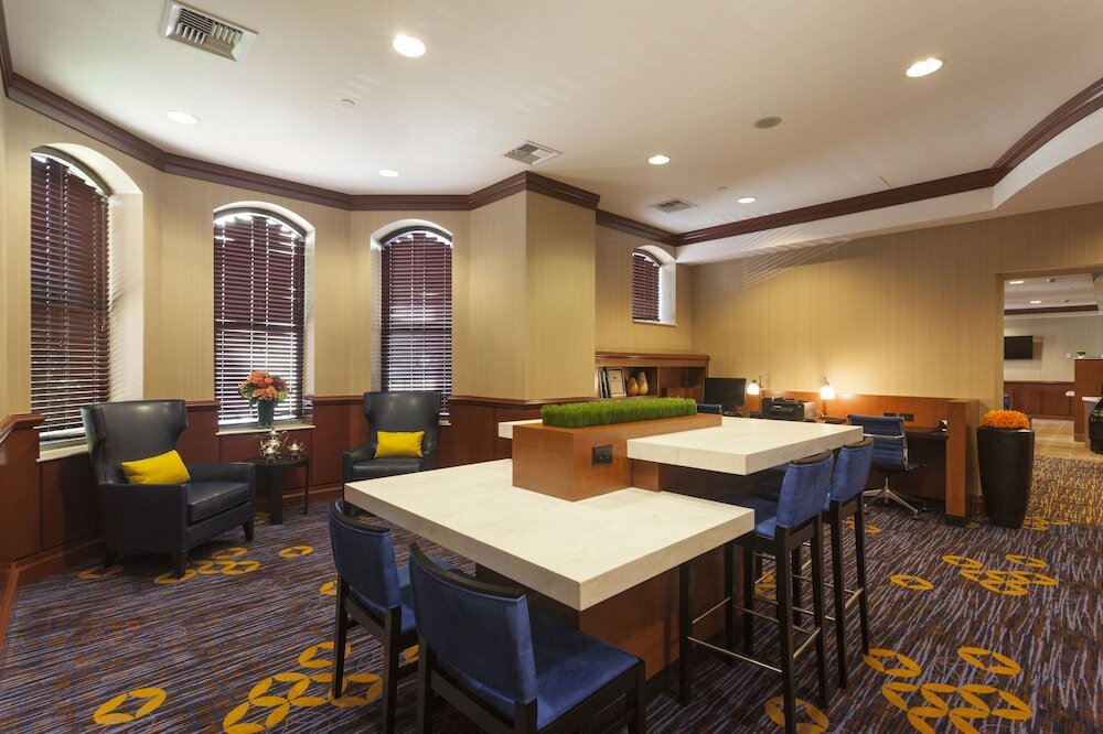 Фото Courtyard by Marriott Boston Copley Square